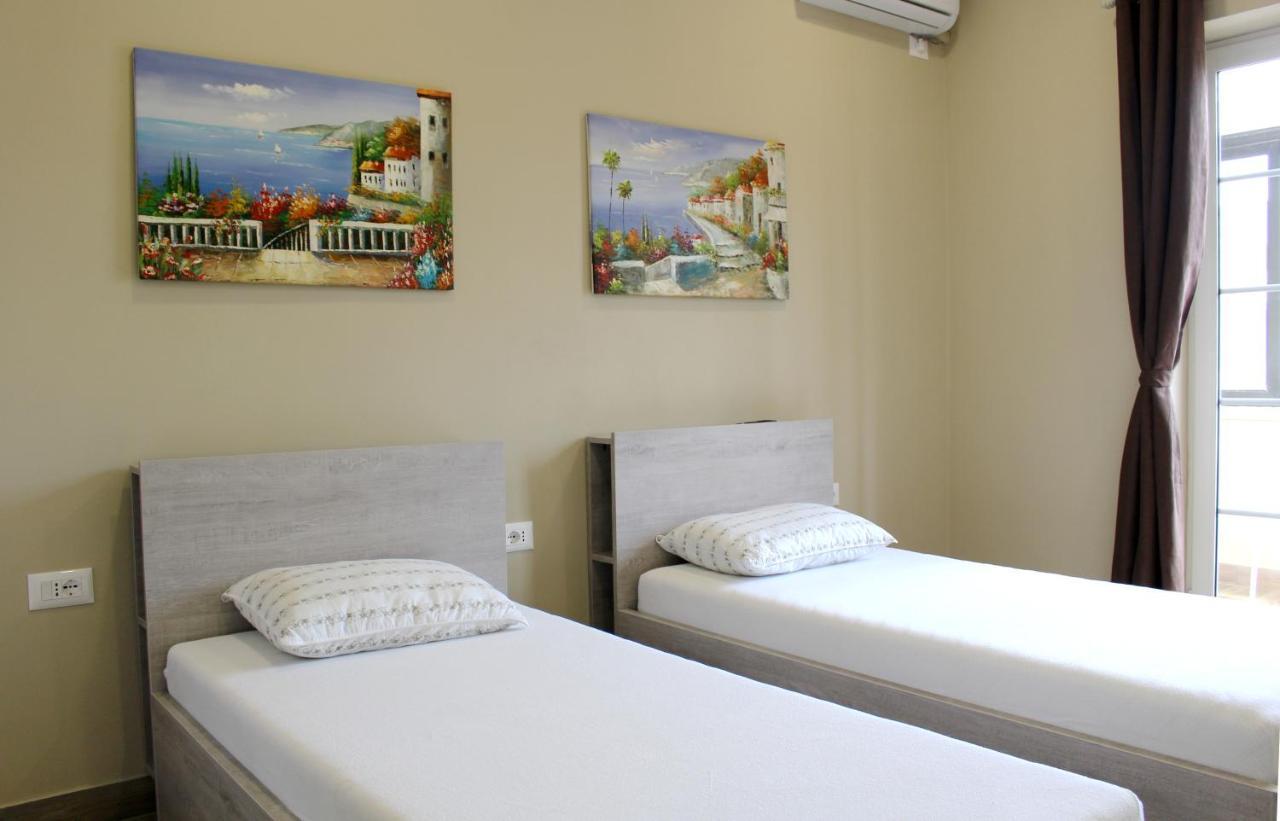 2v1 - Myslym Shyri Apartamento *