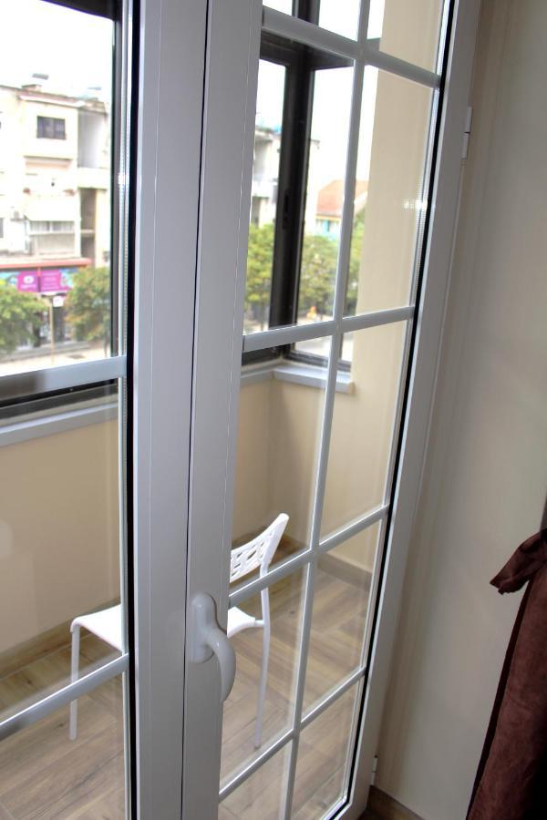 Apartamento 2v1 - Myslym Shyri *
