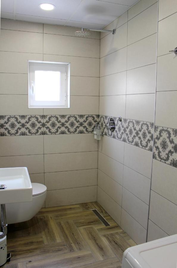 2v1 - Myslym Shyri Apartament